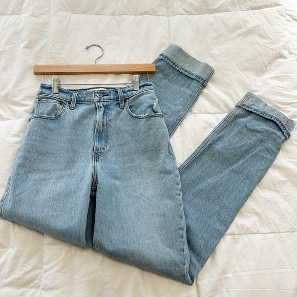 Abercrombie & Fitch ’90s Straight Ultra High Rise Jeans 26L Light Wash EUC - Picture 2 of 8